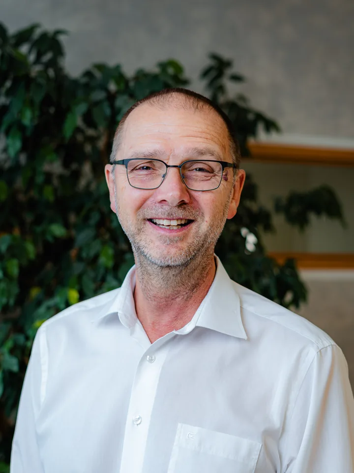 Dr. Stefan Gemen